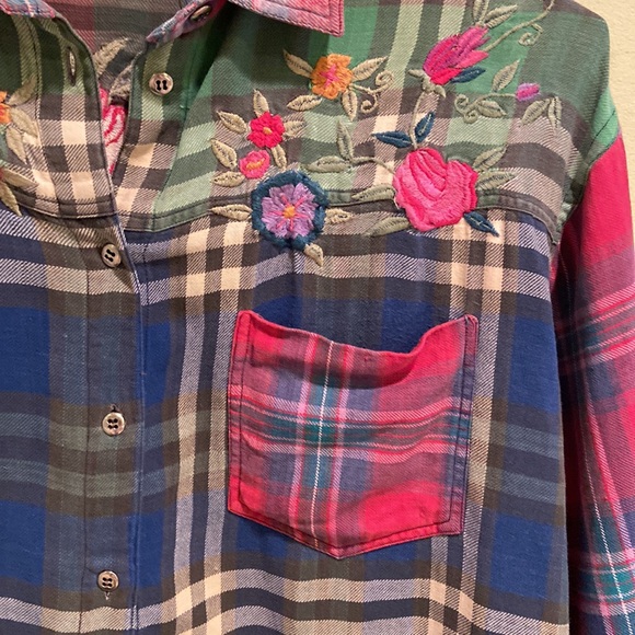 Style to go colorful floral embroidered button down shirt size medium - Picture 4 of 6